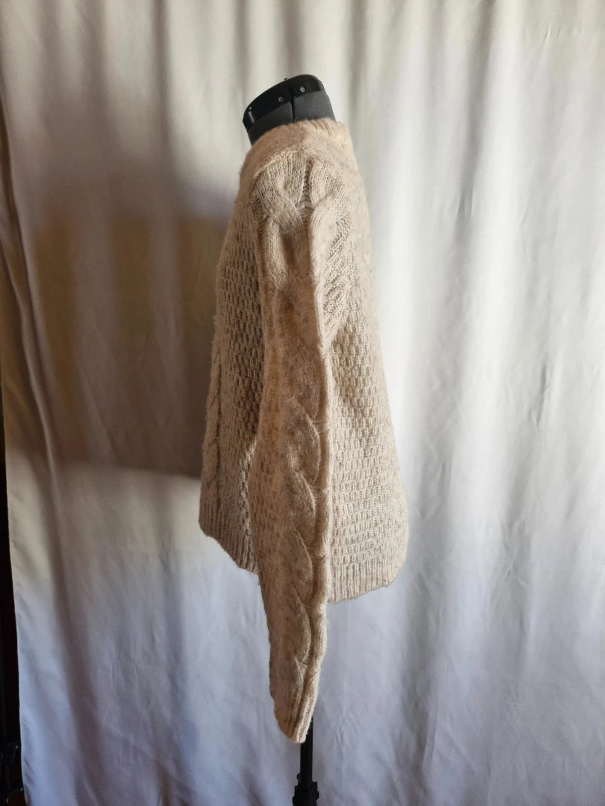 Torn Pieces cream sweater XS thick knit – photo 2